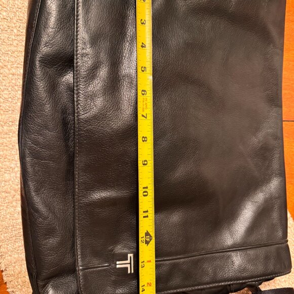 Tumi leather messenger bag 15"x 10" - Picture 4 of 6
